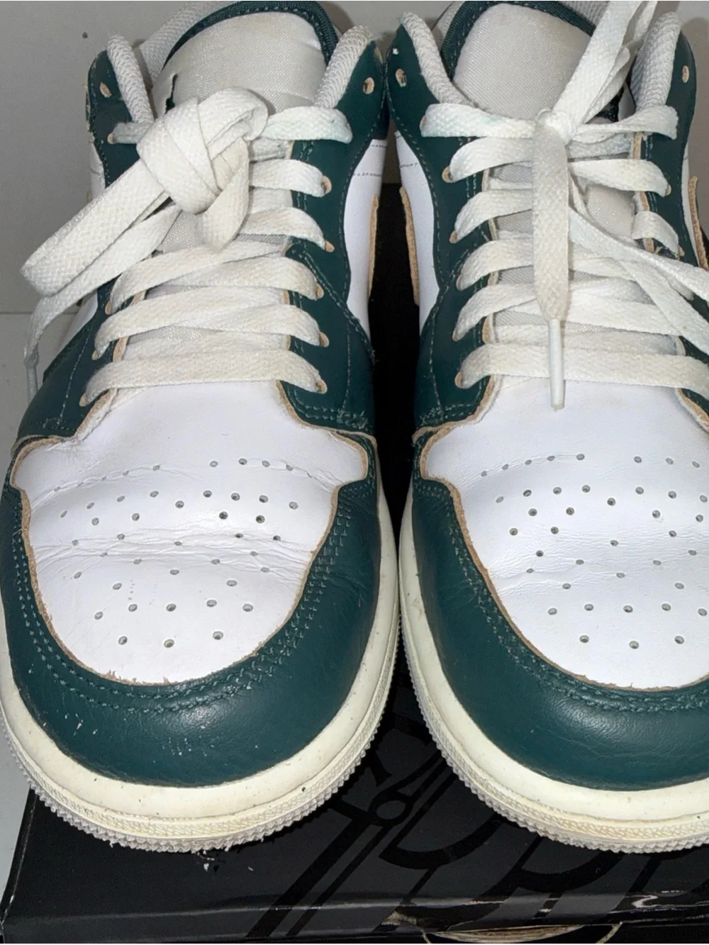 Jordan Men’s Low-Top Sneakers in White and Dark Green size 9.5